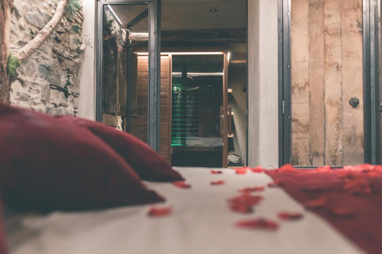 Romantic Getaway - Sauna And Jacuzzi - El Clandestino Stoumont Bagian luar foto